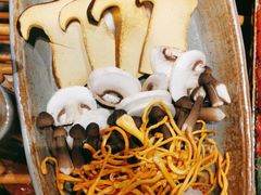 -老牌坊云南鱼豆花火锅(哈西万达店)