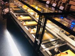 面包甜点陈列柜-华阳时光吧餐厅(华阳广场国际大饭店)