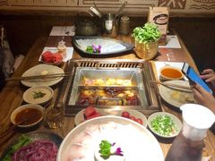 -老牌坊云南鱼豆花火锅(哈西万达店)
