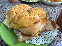 菠萝芝士猪扒蛋包-新鸿发咖啡美食