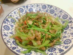 香菜炒牛肉丝-新新湘菜馆(新中街二条店)