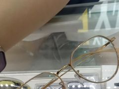 -美式眼镜·授权蔡司.依视路.尼康.豪雅.明月(人民广场店)