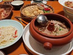 -老滇山寨•云南特色菜•地方菜•民族风情歌舞表演(金碧店)