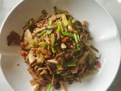 -鑫巴蜀小镇 · 水煮鱼专研店(玉桥店)