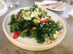 牛油果羽衣甘蓝沙拉-The Rug Cafe(王府中环店)
