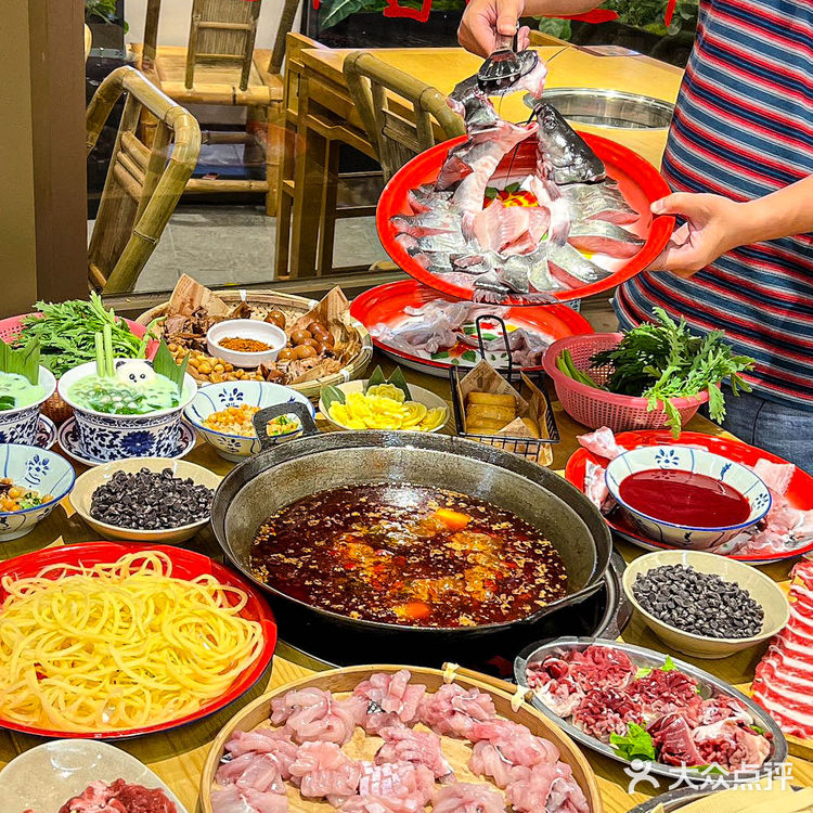 请问是谁发明的无刺黑鱼花火锅🐟都给我来吃❗❗