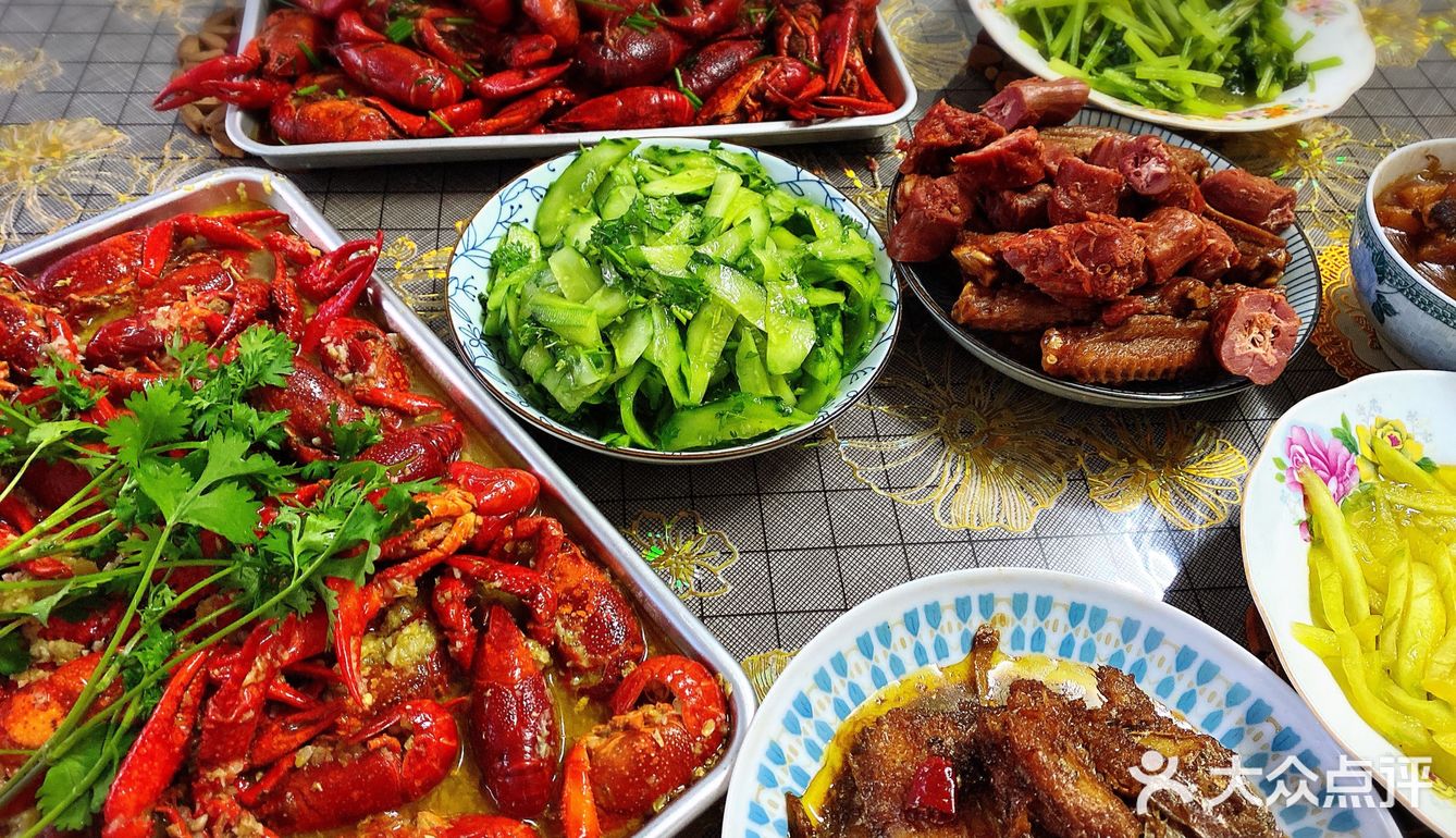 用啤酒烧制的龙虾