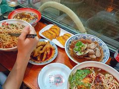 -爆炸头阿姨小四川正宗川味小吃(无任何分店)