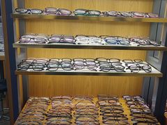 -优医视平价眼镜蔡司依视路折扣工厂店(德胜门店)