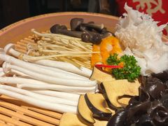 -尚尚仙·酸汤猪手·猪肚鸡火锅(华联万柳购物中心店)