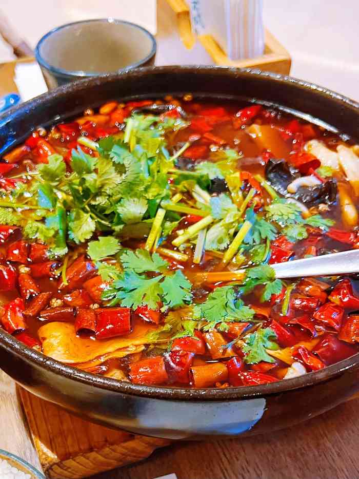 「家烧深海大黄鱼」 鱼肉鲜嫩无比 滋味浓郁 入口即化 「捞汁小海鲜」