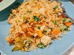 酸菜脆皮烧肉炒饭-港丽餐厅(高德置地店)