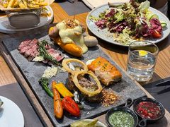 -Mark&Mars Restaurant