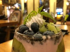 蓝莓奇异果思慕雪-more than meow吴止猫主题餐厅(承德 中船汇店)