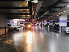 -百联又一城停车场