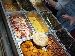 自助取餐区-三兄弟高炉烧饼