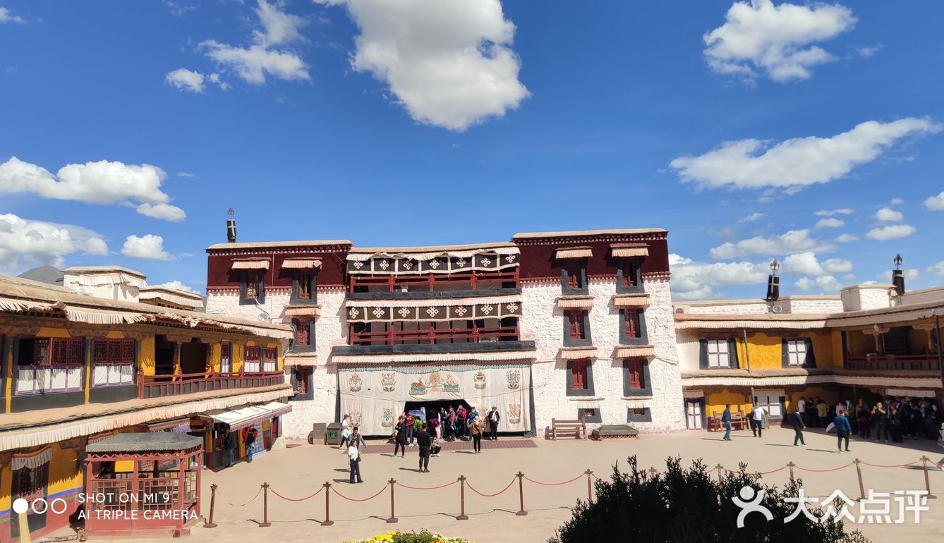 同时也能感化人。布达拉宫门口就是八角廊（八廊街）