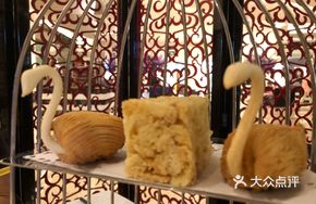 Durian Pastry and Sponge Cake Combo