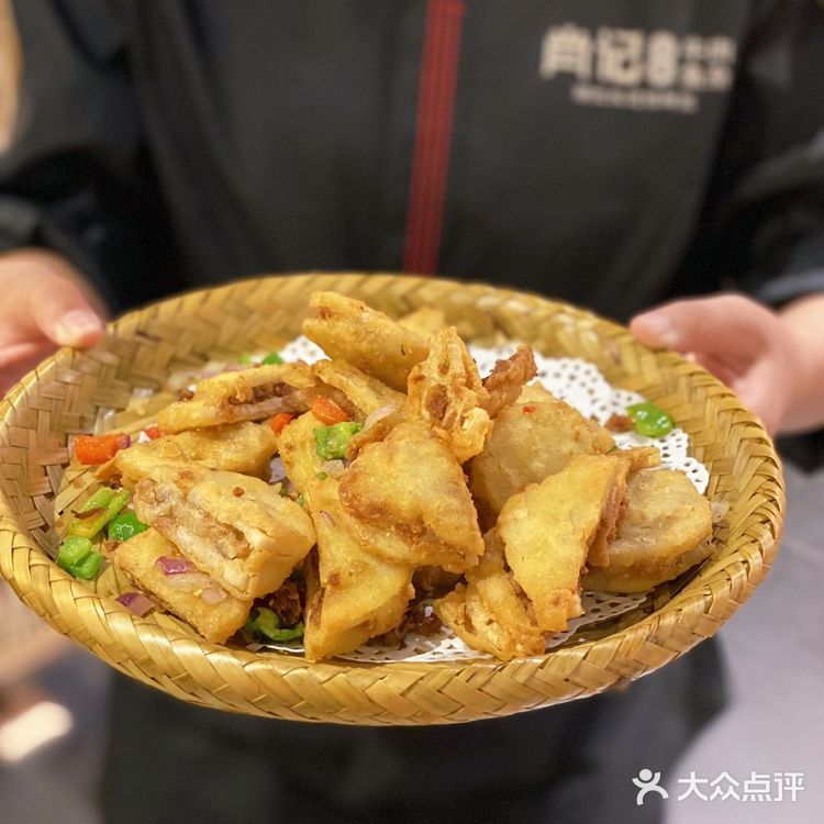 在美食如云的武汉，“肖记公安牛肉鱼杂”久居武汉湖北菜