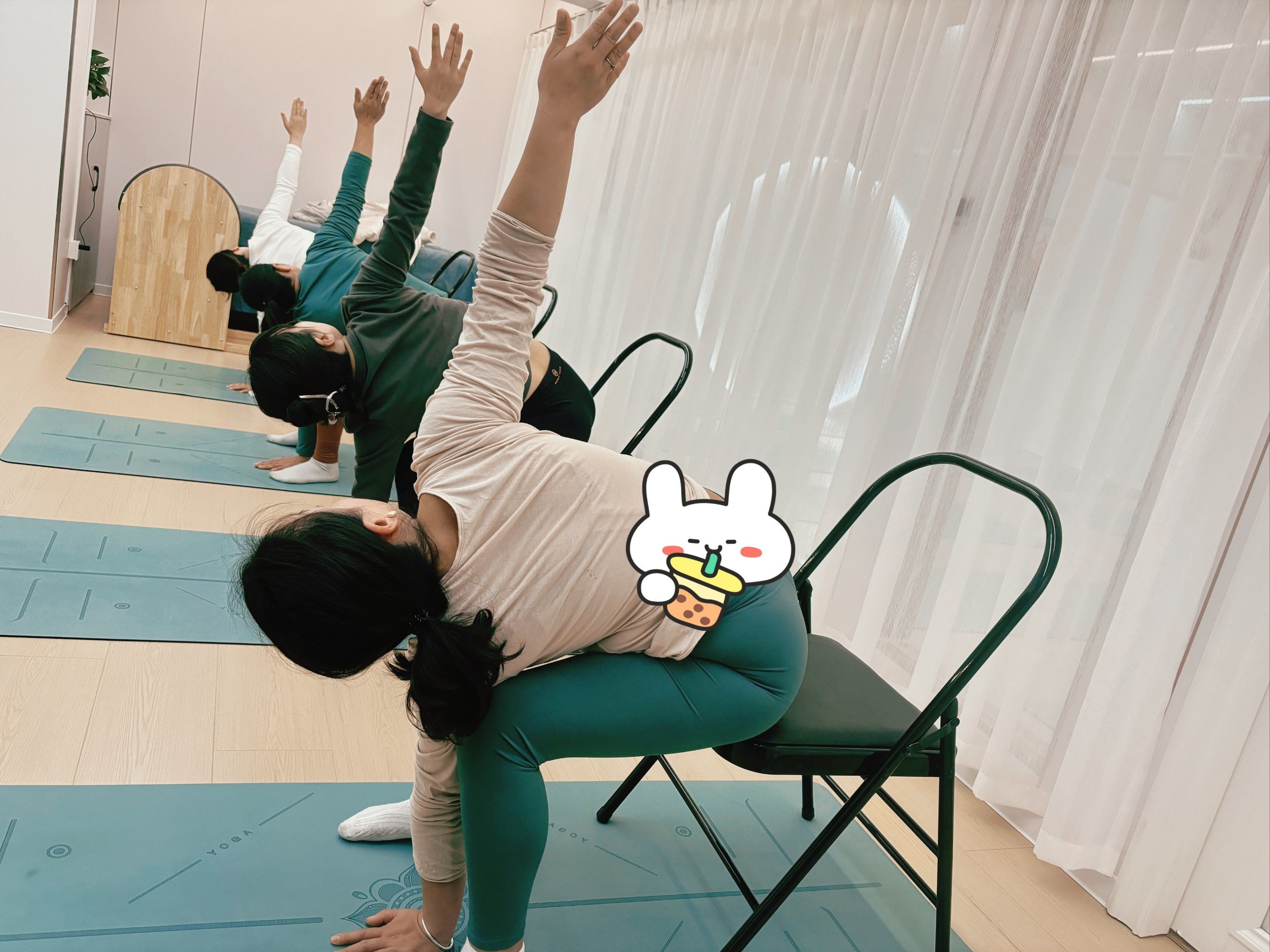 椅子趣味瑜伽