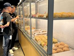 面包甜点陈列柜-喜茶(广州北京路惠福东店)