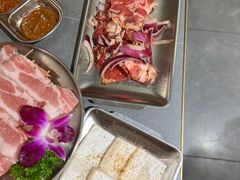 -围炉肉舍•炭烤活鳗•丹东海鲜烤肉(步行街店)