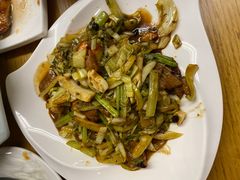 自制酸菜炒牛肉-宏记广东客家菜(丰汇店)