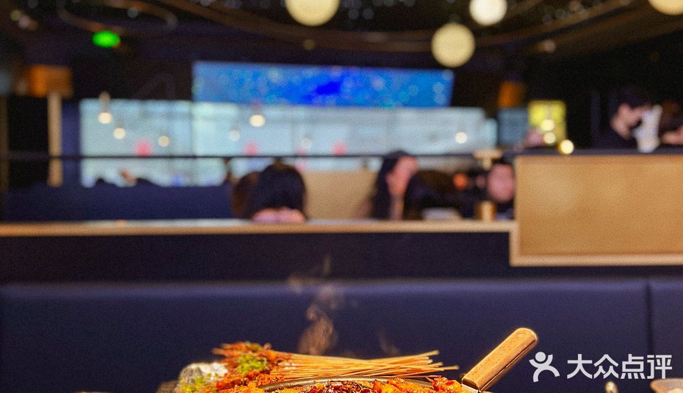 星空下除了能浪漫约会还能干嘛❓那当然是吃烤鱼啦🐟