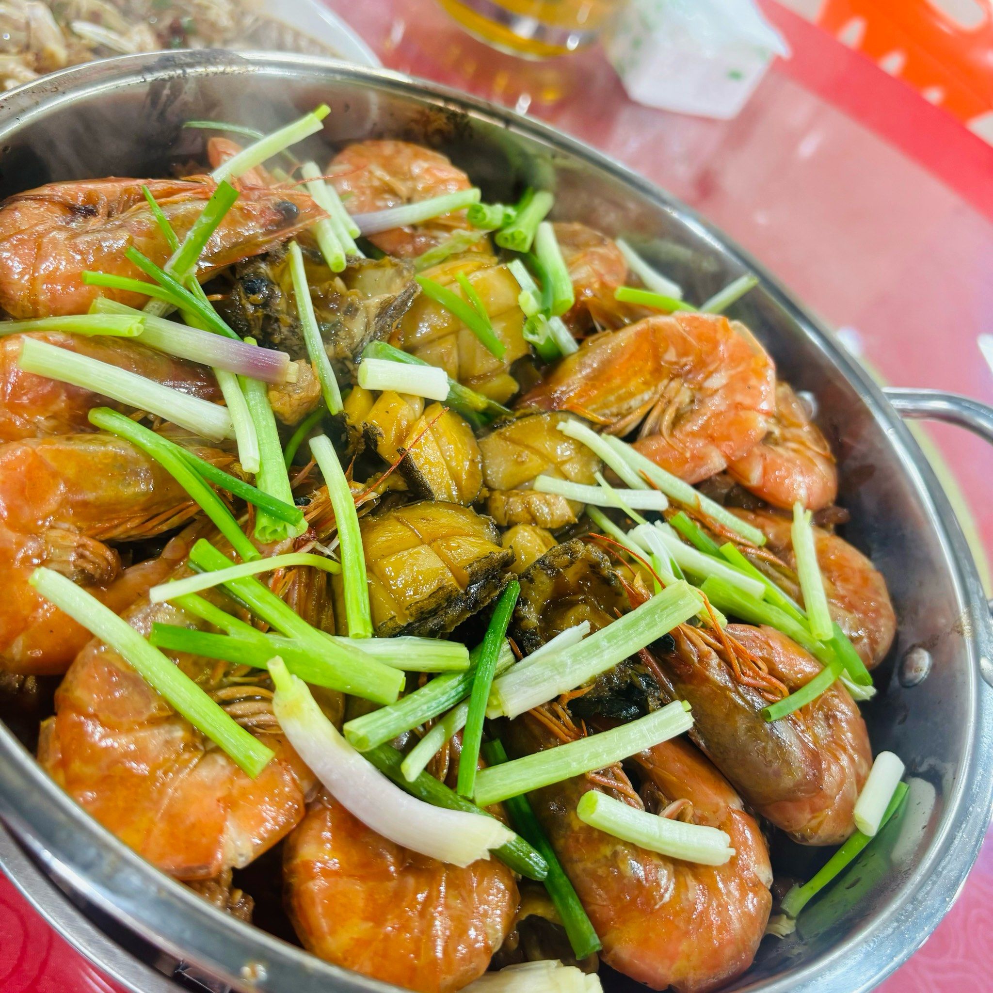 🍤🌊 海鲜鸡煲里的鲍鱼,虾🦐搭配鸡肉🍗让人惊艳的美味!