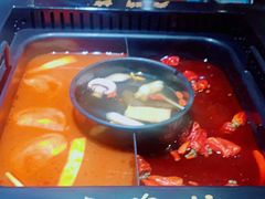-老牌坊云南鱼豆花火锅(哈西万达店)
