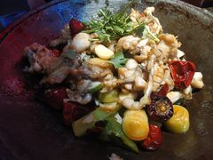 泥炉碳锅牛蛙-西街夜油条·麻团包乌饭