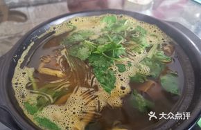 Duck Blood and Noodles Soup in Clay Pot