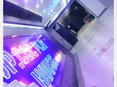 -UP嘻哈酒吧(粉巢店)