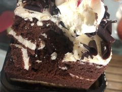 黑森林巧克力蛋糕-红宝石·鲜奶小方·海派西点房(联洋店)