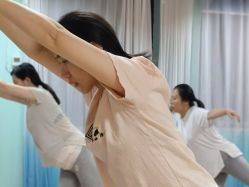 -爱尔乐美孕产瑜伽·普拉提