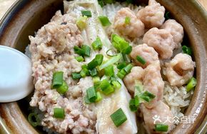 Braised Fish Belly and Pork Patty Clay Pot Rice