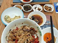 -呷佬·长沙手工米粉(金沙江路店)