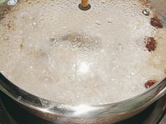 -洪氏嗨捞·广东猪肚鸡·椰子鸡火锅(西咸万象城店)