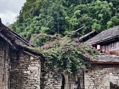 -高荡千年布依古寨旅游景区