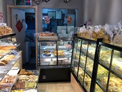 面包甜点陈列柜-宏发红西饼屋(天津路店)
