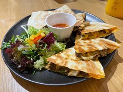 牛肉馅饼配迷你沙拉-HELLO 27 意面·沙拉·帕尼尼