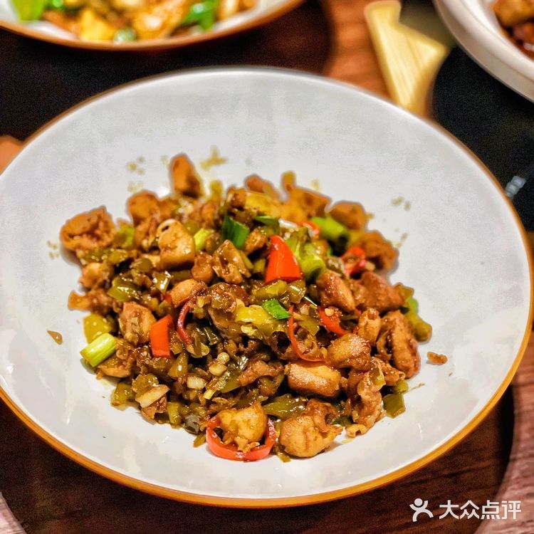 胡子大厨新店来啦！，魔都人气小炒肉，超级下饭