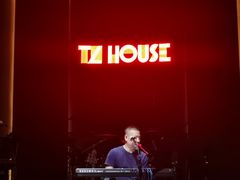 -TZ House音乐现场(来福士中心店)