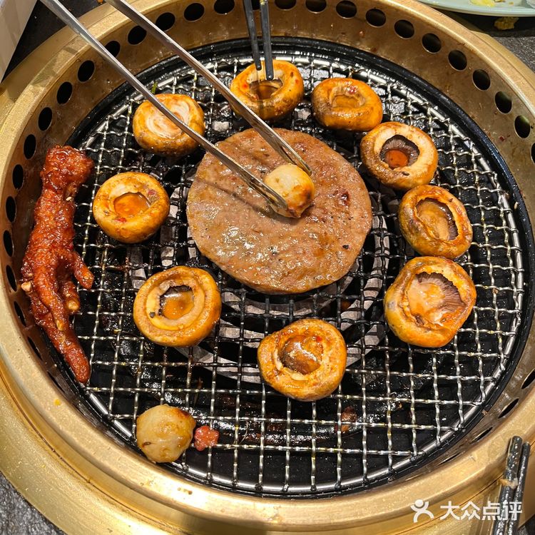 一个烤肉的店，奶茶真的牛逼！！！