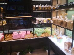 面包甜点陈列柜-爱达乐面包生日蛋糕(红光西华店)