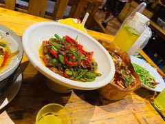 -老滇山寨•云南特色菜•地方菜•民族风情歌舞表演(金碧店)