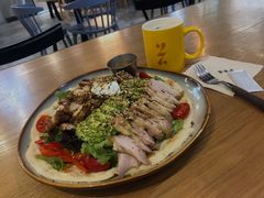 照烧鸡肉配牛油果拉法沙拉-HELLO 27 意面·沙拉·帕尼尼