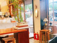 -邊城書店