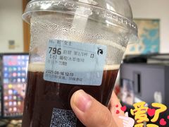 -瑞幸咖啡(岳家嘴地铁站店)
