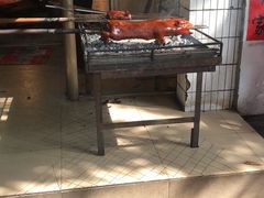 门面-黄记四更烤乳猪店